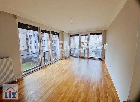 Suadiye'de 7/24 Güvenlikli Site Konzepti Binada 79 M2 Net 2+1