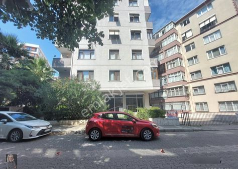 İlkeden Merdivenköy'de Ulaşıma Yakın Ön Köşe 26m2 Kiralık Dükkan