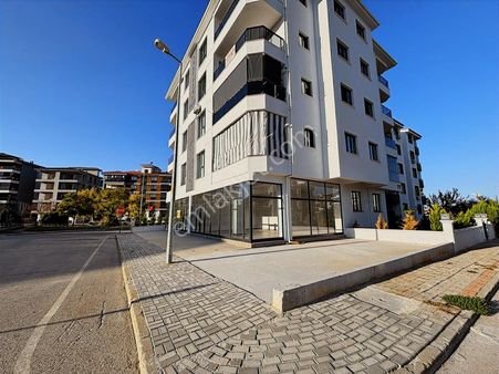 Demirler'den Üçler Sürücü Pisti Yanı Önü Açık Kiralık Dükkan