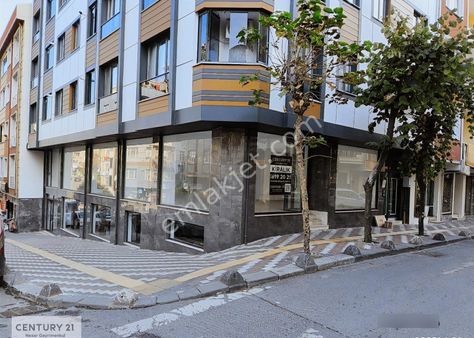 C21 Nexar'dan Esenlerde Cadde Üzeri Reklam Değeri Yüksek Dükkan