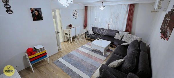 Karşıyakanın Merkezinde Komple Tadilatlı Ara Kat 2+1