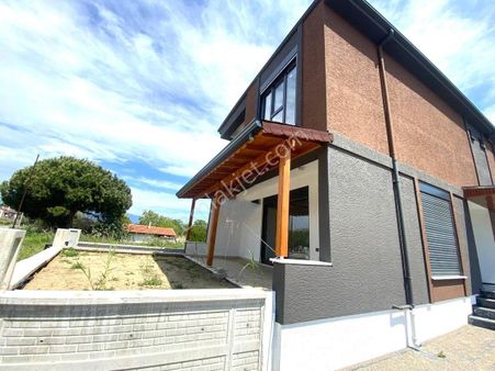 Aktiften Burhaniyenin Gözde Mahallelerinden Örende Denize 700m Ferah Geniş Satılık 3+1 Villa 🟧