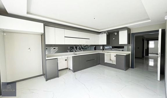 Yenikent'te 3 Bloklu Sitede Ara Kat 3+1 Geniş Daire