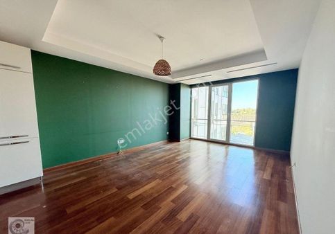 Maslak Mashattanda 1+1 Boş Acil Satılık Daire