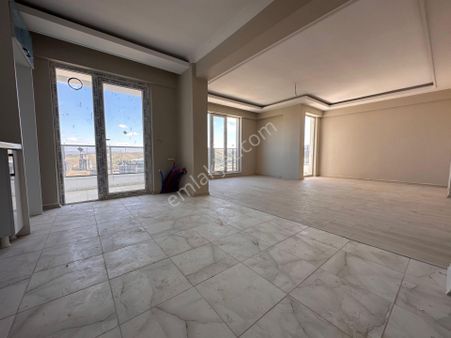 Pursaklar Mehmet Zengin Emlak'tan Fatih Mah. Diş Hastanesine Yakın Sıfır 2. Kat 3+1 Asansörlü Daire