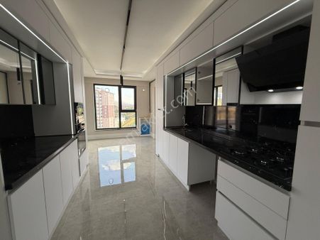 Pursaklar Mehmet Zengin Emlak'tan Teras Balkonlu Çift Banyolu 12.kat 4+1 Ultra Lüks Sitede