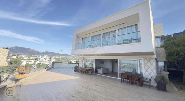 Century21 Point'den Full Deniz Manzaralı Müstakil Havuzlu Villa