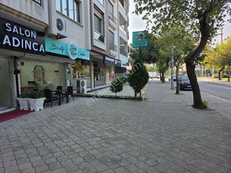 Cumhuriyet Mah Cadde Üzerinde