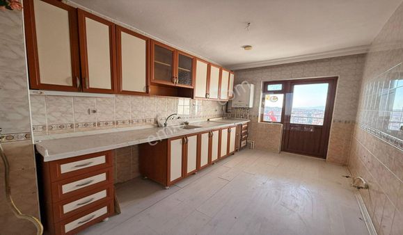 Ufuktepe Karakol Yakını 3+1 Manzarlı Katta Kiralık