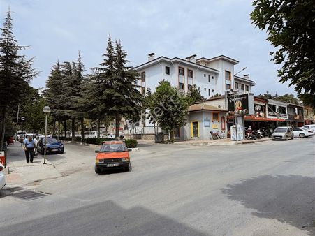 Çarşıya Yakın Harmanlarda 3+1 Kiralık Bakımlı Ara Kat Daire