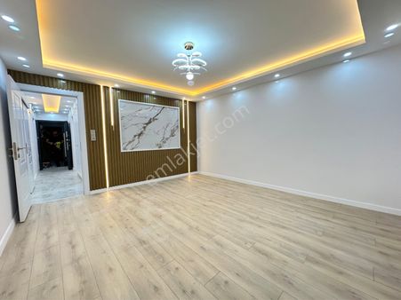 Manisa Yunusemre Merkezefendi Mah 3+1 120m² Daire