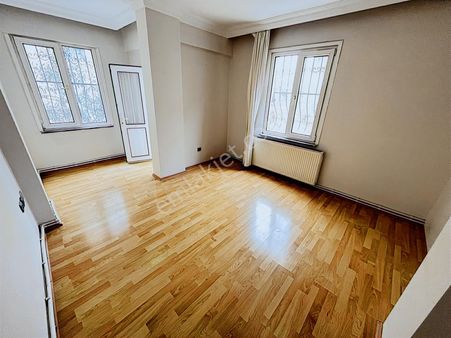 Yatırım'dan Küçükyalı'da Minibüs Cad. Yakın Ön Cephe Katta 2+1