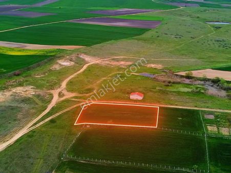 Fırsat..! 1554 M2 Kadastral Yol Cepheli Tek Tapu Köye 800 Metre