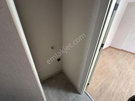 İncirli Merkezde Asansörlü Yeni Binada Masrafsız Ful Yapılı