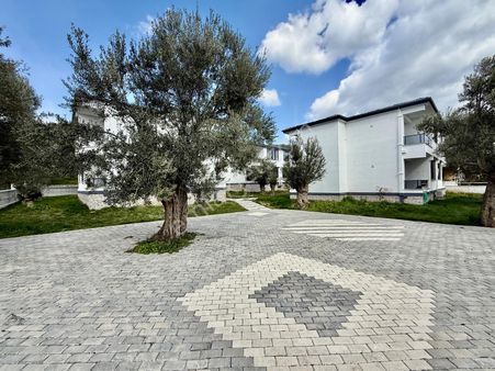 ꧁akçay Ay Emlak'tan꧂küçükkuyu'da Kazdağlarının Eteklerinde Muhteşem Manzaralı Satılık 2+1 Lüx Daire