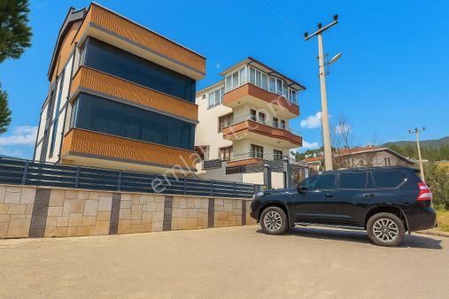 Ayanoğludan Güre'de Geniş Aileye Uygun Deniz Manzaralı 4+2 Villa