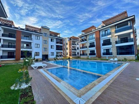 Uytun'dan Akçay-güre Arasında Havuzlu Ultralüks Sitede 1+1 Daire