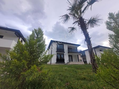 ꧁akçay Ay Emlak'tan꧂hamidiye'de Havuzlu Bahçeli Muhteşem Dizaynlı 4+1 Ultra Lüks Müstakil Villa