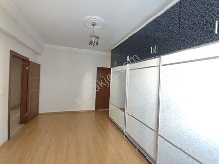 Tınaztepe Tramvay Durağı Yanında Kiralık 3+1 Kilerli Daire