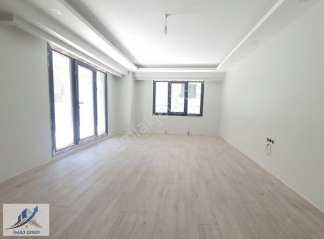 Cumhuriyet Mah. Emsalsiz Asansör &otoparklı 100 M2 Daire...
