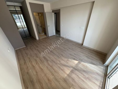 Cumhuriyet Mah. Oturuma Hazır Full Yapılı 4+1 Satılık Daire