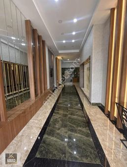 Tugay Kınacı'dan Güngör Caddesin De Kiralık 4+1 Daire