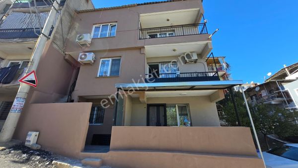 Karabağlar Peker Mahallesinde 3 Katlı Komple Satılık Bina