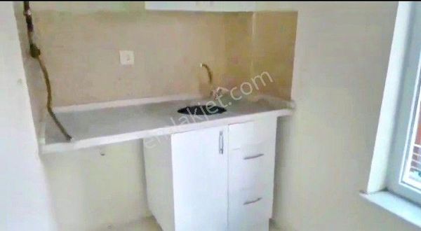 Büyük Dere Mahallesi Kilyos Sok Kiracılı Satılık 1+1