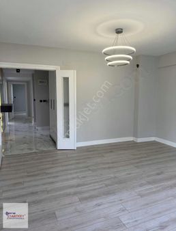 Ergenekon Mahallesinde Satılık 3+1 Daire