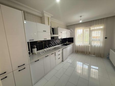 Ayalp'ten Yerleşim Sitesinde Uygun Fiyatlı 5+1 Satılık Villa!