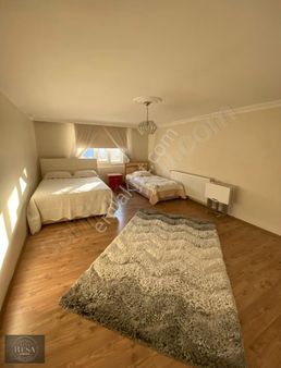 Resa Gayrimenkul'den Eski Acil Arkası Bakımlı Eşyalı Daire