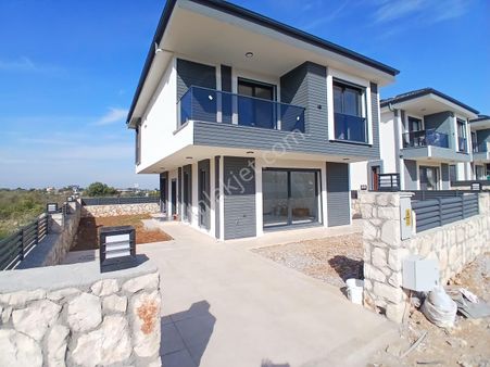 Didim Hisar Mahallesi'nde 4+1 Ayrı Mutfak Tam Müstakil Havuzlu Satılık Villa