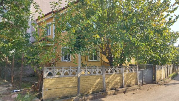 Körfez Kuzey Mahallesi Satılık 4+1 Müstakil Ev Ve Arsası