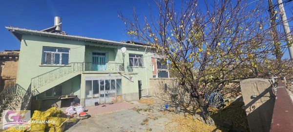 Yunak Yeni Mahallede Fırsat Gibi Bahçeli İki Katlı Bina!