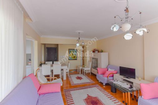 Kuşadası Uydukent Çalıkuşu Sitesi'nde 2+1 Satılık