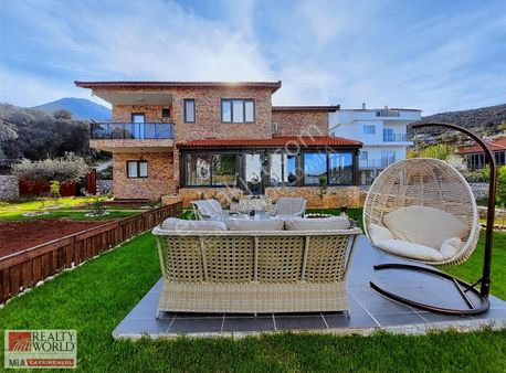 Konyaaltı Geyikbayırı'nda 685 Arsa İçi Satılık Taş Kaplama Villa