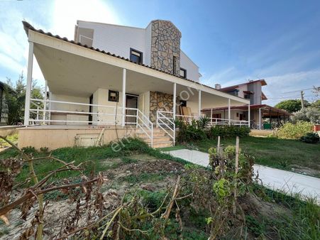 Denize İlk Sitede,geniş Bahçeli,geniş Verandalı 3+1 Yazlık