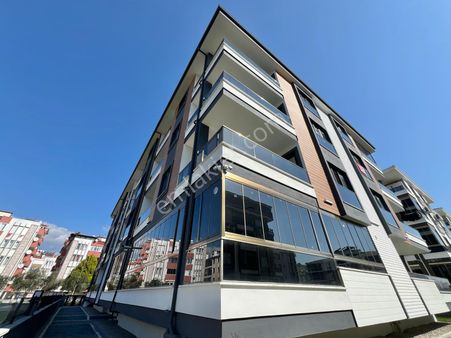 ꧁akçay Ay Emlaktan꧂altınkum'da Kapalı Otoparklı Çift Asansörlü Denize Yakın Satılık 1+1 Lüx Daire