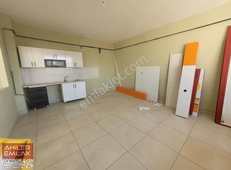 Şentepe Pazarı Karşısında 180m2 Yapılı Kiralık Dükkan