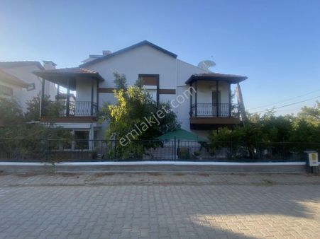 Ayvalık Sarımsaklı Da Satılık Villa.denize Yakın.