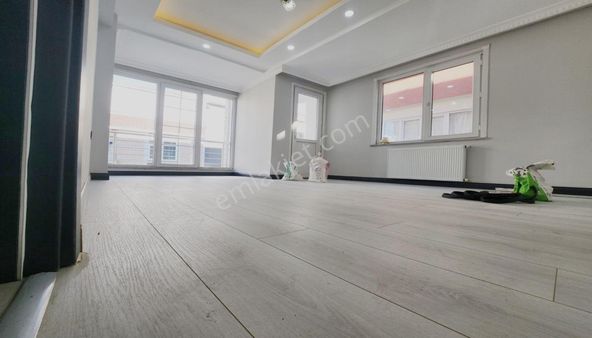 Cumhuriyet Metrobüse 5 Dk Krediye Uygun 2+1 Arakat Satılık Daire