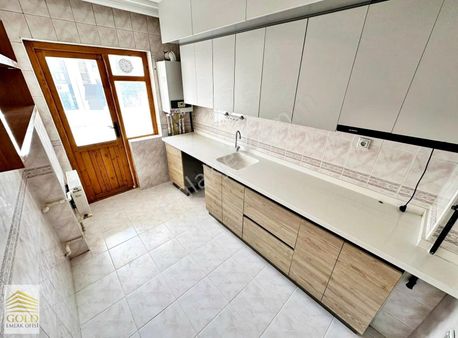 Gold Emlaktan Cadde Üstü Katta Ön Cephe Uygun Fiyata 3+1 Daire__