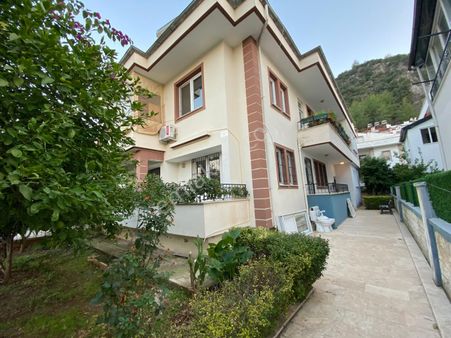 Fethiye Merkezde Bahçeli,eşyalı,kapalı Mutfak 2+1 Kiralık Yüksek Giriş