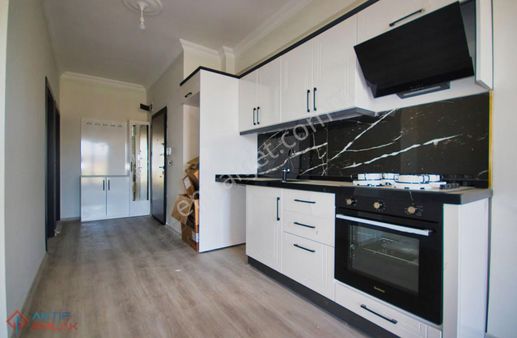 ▀▄aktif'ten Kadıköy'de Ön Cephe Arakat Sıfır Asansörlü 1+1 Daire