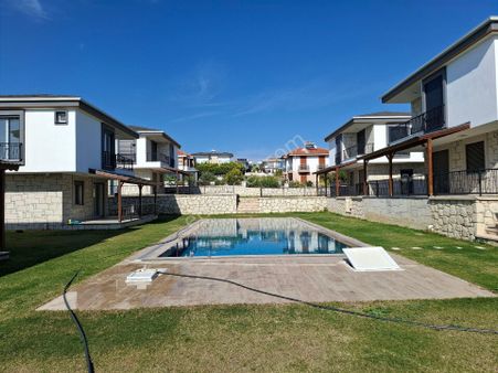 Rw Akar'dan Akarca'da Havuzlu Sitede Müstakil 3+1 Villa