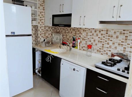 Site İçinde Temiz 2 Oda Bir Salon