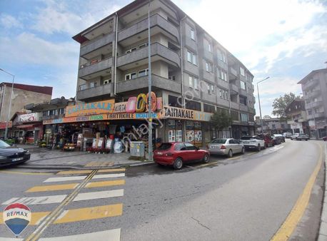 Remax Mavi-kaymakamlık Karşısı 3 Cephe 657m² Komple Pasaj/dükkan