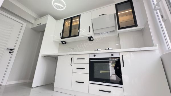 Cantan Emlaktan Akçay'da Bahçe Kullanımlı Ayrı Mutfak Lüks Yapılı Fırsat Daire