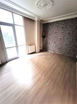 Eyüp Rami Yeni Mh. 2+1 / 80m2 / 10-15 Yıllık Bina / Bahçeli / Kredili / Kot 2 Daire