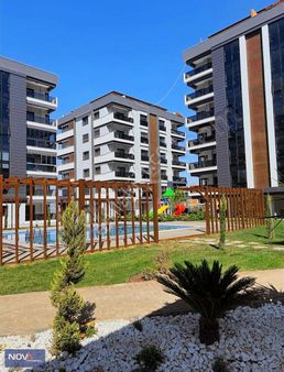 Nova'dan Ergenekon'da Site İçerisinde Ara Kat 160 M2 Satılık